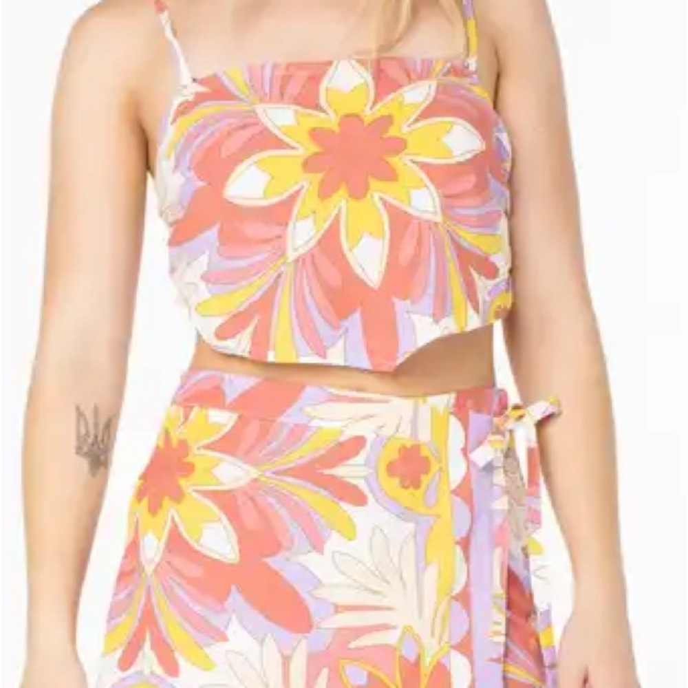 NWT Roxy Pink and Yellow Crop top and skort